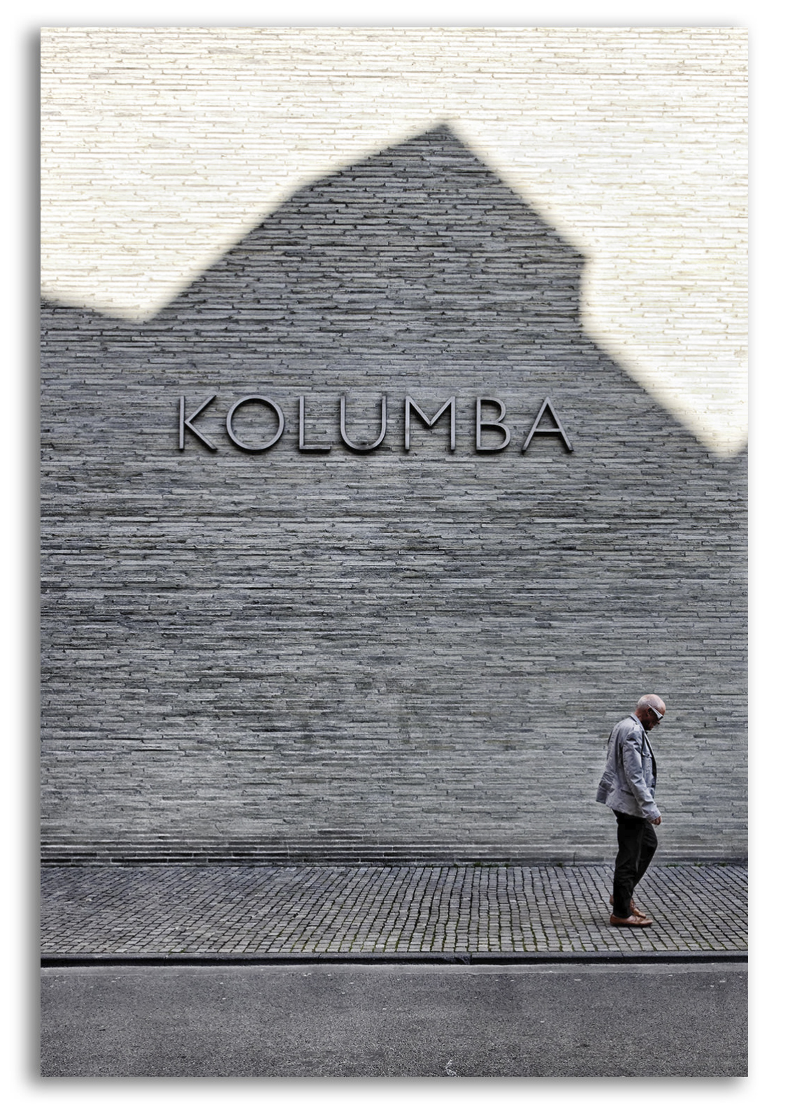 Kolumba museum Keulen met man